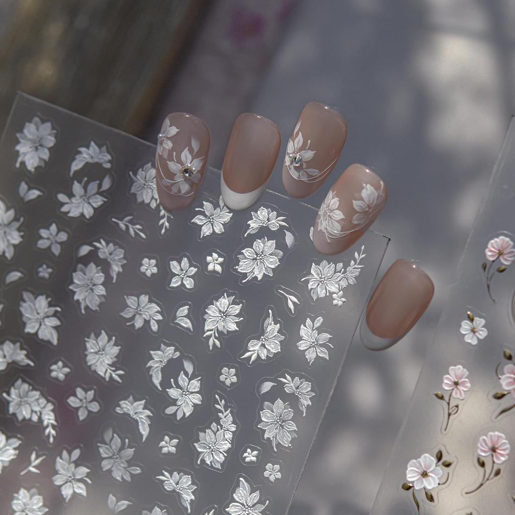 Tomoni 3D Embossed Gold-Plated Camellia Nail Stickers - Retro Luxury DIY Style.