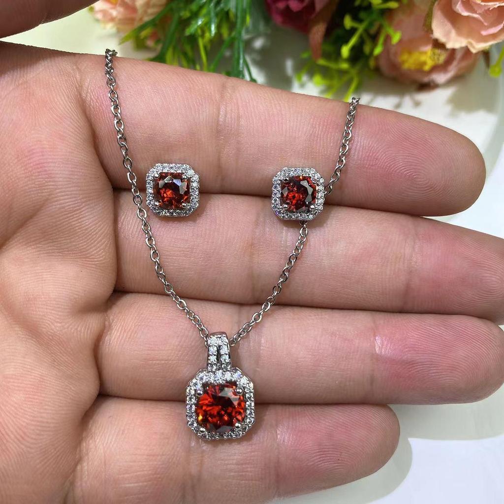 Europäische und amerikanische Halskette mit quadratischem Anhänger aus Kupfer mit Zirkonia - modisches und exquisites Damenaccessoire