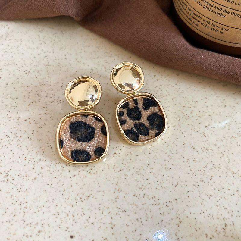Silver Needle Autumn and Winter Retro Love Fan-shaped Leopard Print Earrings Light Luxury High-end Stud Earrings Niche Maillard Earrings