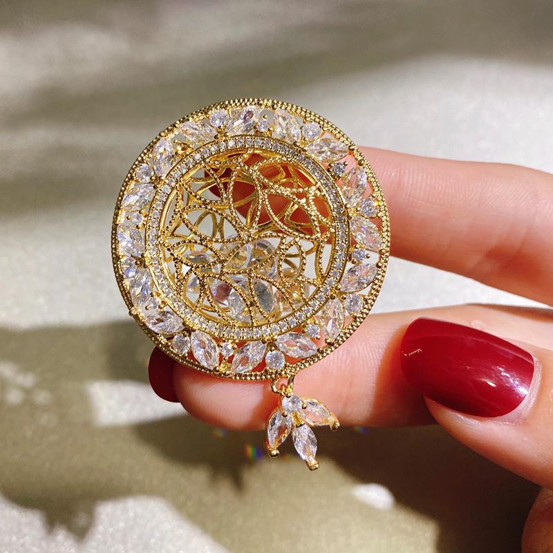Elegant French Retro Brooch: Zircon-Studded, Hollow Round Plate Pendant Corsage Pin