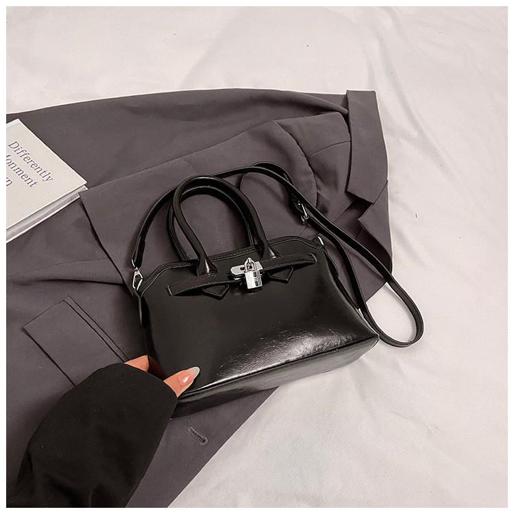IELGY High-End Fashion Trendy Simple Shell Bag Casual Commuter Shoulder Cross-Body Female Bag