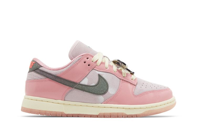 Women's Sneakers Nike Dunk Low LX Barbie (Women's) Pink Foam/Pale Vanilla/Black/Lotus Pink