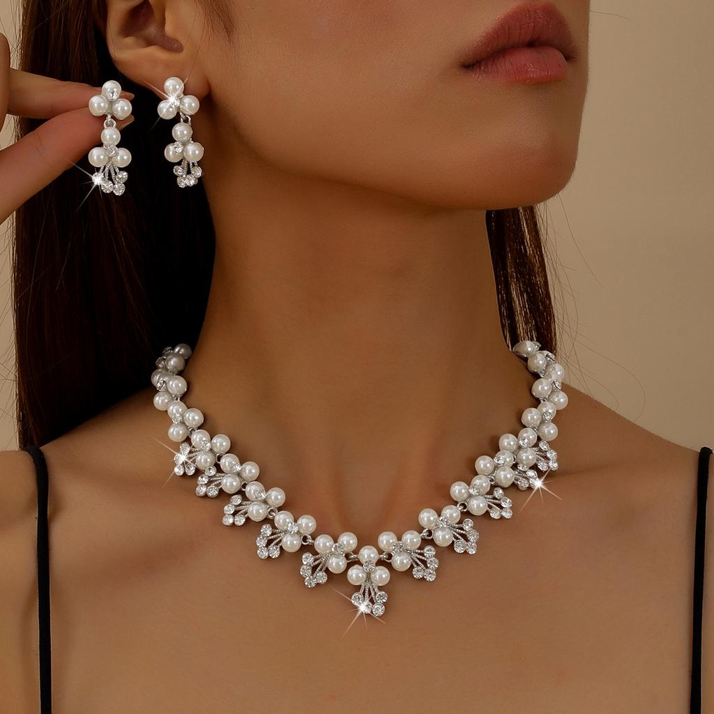 2026 Fashion Pearl Rhinestone Set Chain Women's Explosive Bridal Set Accessories Niche Temperament Clavicle Chain