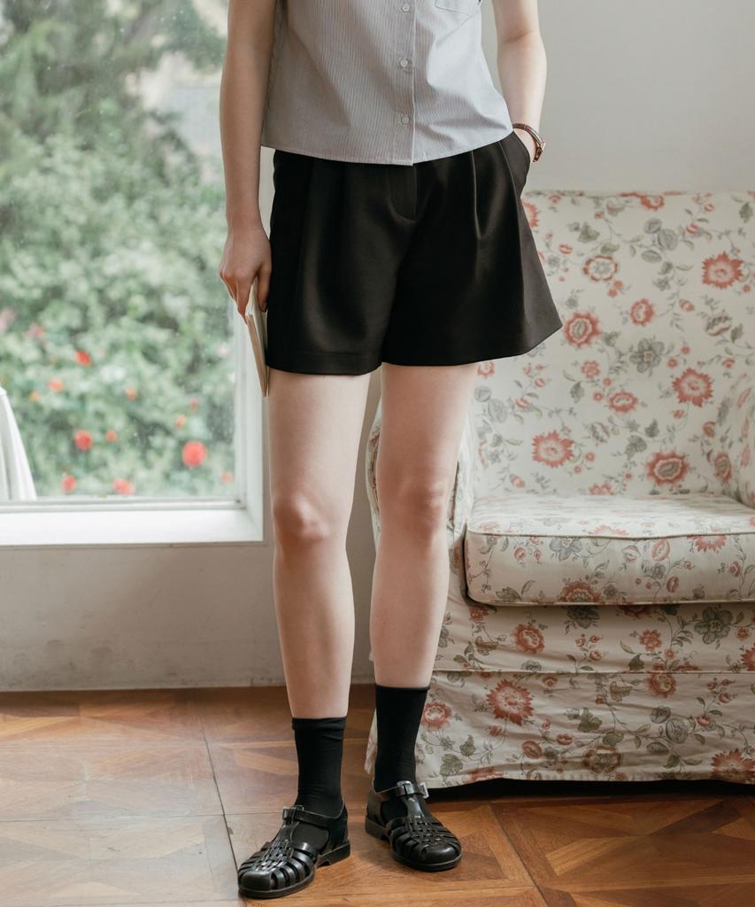 KNIZURE Classic Double-Pleat Half Pants_Black
