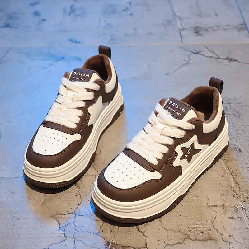 

Супер огонь маленькие белые туфли женские 2025 новые весна и осень толстая подошва туфли универсальные черно-белые звезды панда туфли инс тренд 40