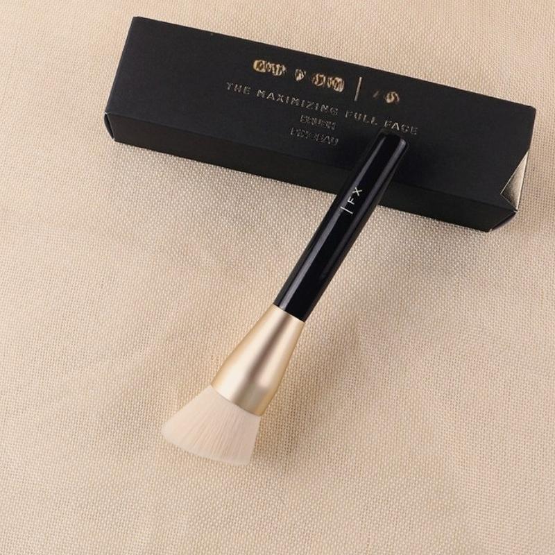 THE MAXIMIZING FULL FACE BRUSH Angled Smooth Foundation Cream Makeup Brush