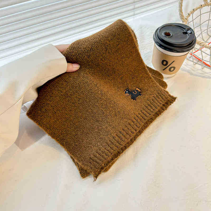 

Вышитый пони вязаный шерстяной шарф женский сезон маленький свежий парный шарф мужской темно-коричневого