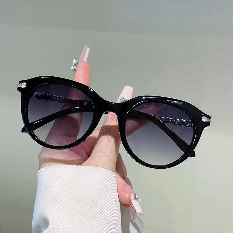 Fashion Vintage Cat Eye Diamond Sunglasses Women For Men Luxury Brand Designer Punk Shades Elegant Lady Rivet Sun Glasses Uv400
