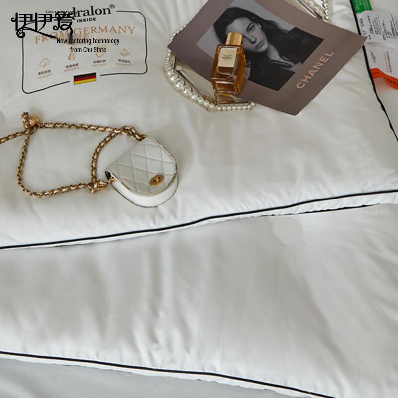 Yiyi Ai Thermal Embossed Duvet