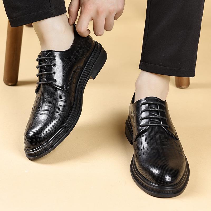 2025 summer hollow leather shoes men's dress breathable hole shoes punched British suit sandals 2025