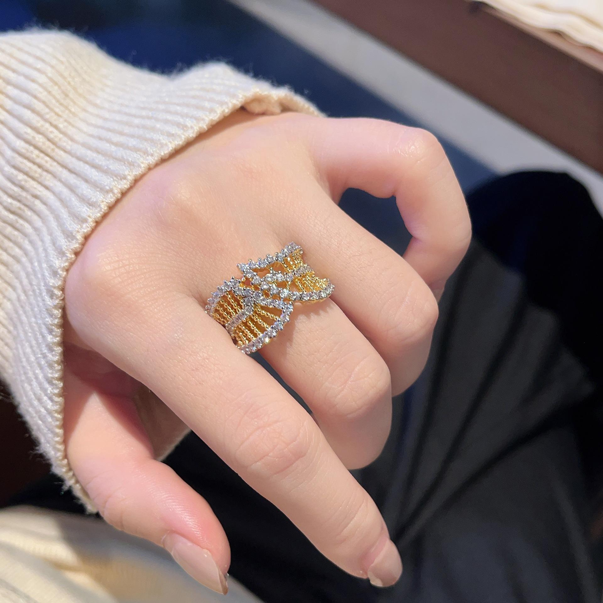 

Light Luxury Medieval Hollow Lace Ring Retro Exquisite Diamond-Encrusted Lace Gypsy Interwoven Winding Opening Opening adjustable