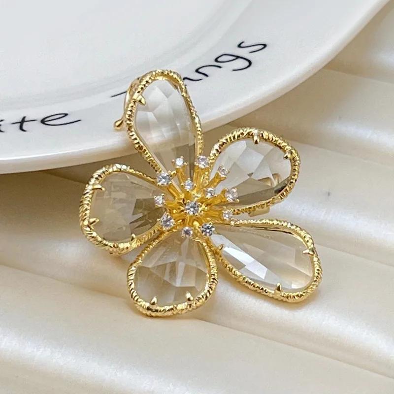 Fashion Luxury Crystal Flower Brooches for Women Corsage Lapel Pins Elegant Wedding Party Jewelry Accessories