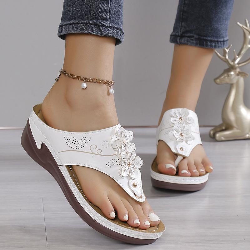 

Большой размер новые летние шлепанцы на танкетке женские пляжные шлепанцы на толстой подошве шлепанцы с цветами 42 белый