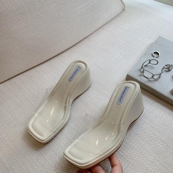 Fashion Female Shoes Slippers Women Summer Low Transparent Heel Luxury Slides On A Wedge Platform 2025 Designer Fashion Rubber PU Rome F