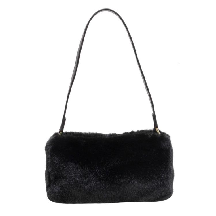 Fashionable Plush Shoulder Bag Functional Interior Suitable for Everyday Use