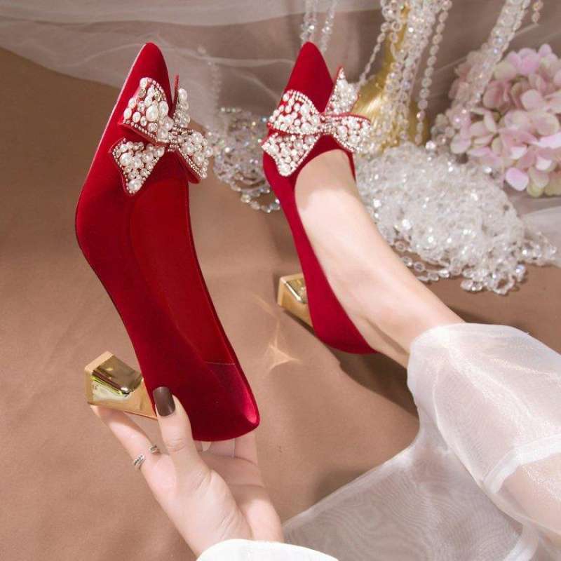 Red wedding shoes women's flat 2025 new bridal shoes are not tired, pregnant women can wear Chinese-style Xiuhe wedding shoes