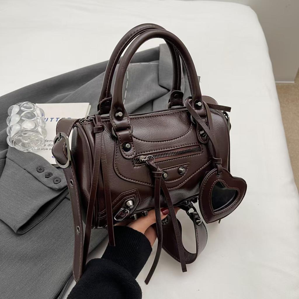Locomotive Women'S Niche Fashion Rivets Portable Pillow Bag Wide Shoulder Strap Single Shoulder Messenger Bag