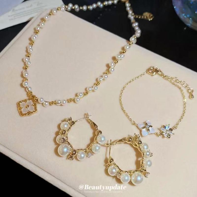 Meier Pearl earrings, bracelet, and necklace: exquisite and elegant niche jewelry set