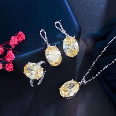 Set di collane con orecchini ad anello regolabili con zirconi di forma ovale gialla lucida da 3 pezzi CMM