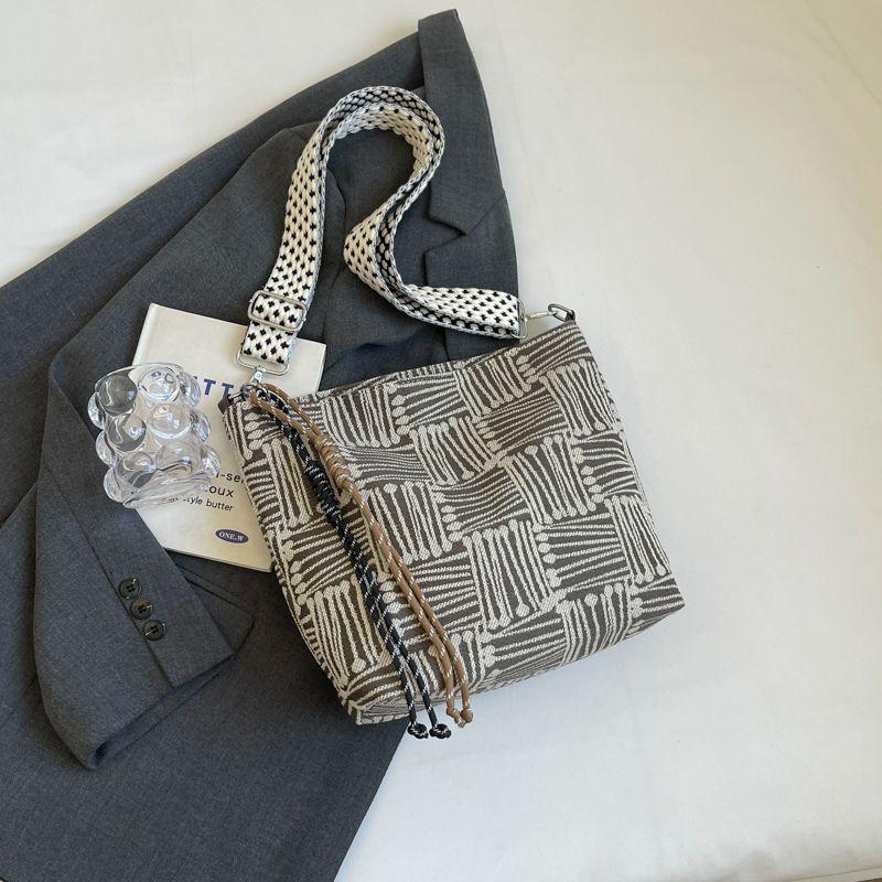 

Women s Summer Large Capacity Commute Leisure Bag Brown