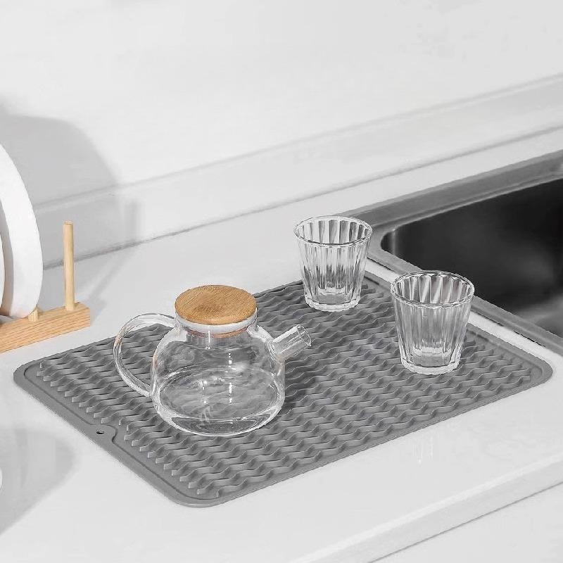 Tapis d'égouttage de comptoir de cuisine en silicone de qualité alimentaire Résistant aux hautes températures, Facile à nettoyer, Tapis de découpe silencieux pour légumes