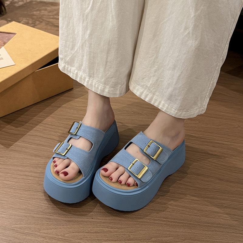 Thick-soled heightening slippers for women's summer outer wear, new one-word drag fashion non-slip cool slippers tide