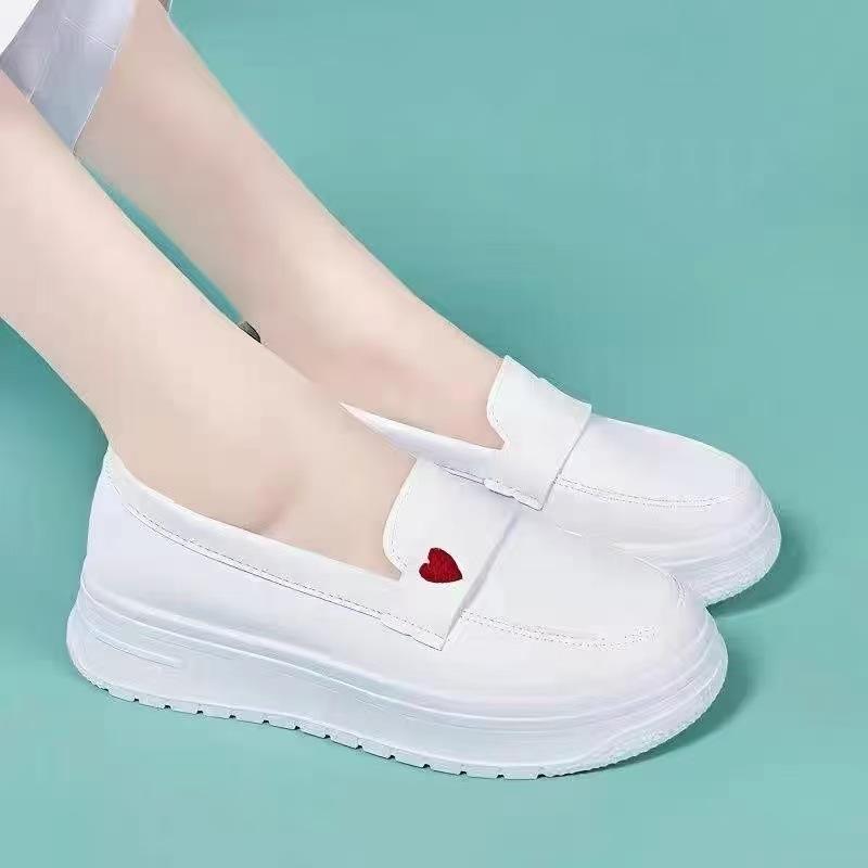 Damenschuhe mit weicher Sohle, atmungsaktive, dicksohlige, rutschfeste, atmungsaktive weiße Schuhe mit einem Riemen zur Erhöhung der Höhe von medizinischen Schuhen