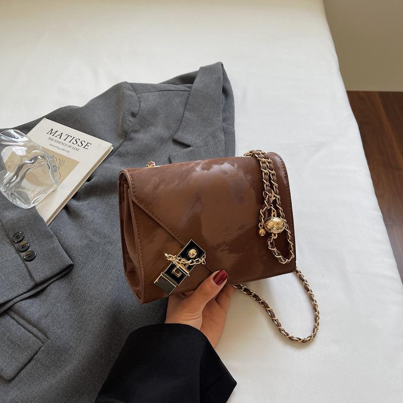 

High value chain bag women s 2025 new fashion diamond small square bag foreign style retro casual shoulder messenger bag темно-коричневого