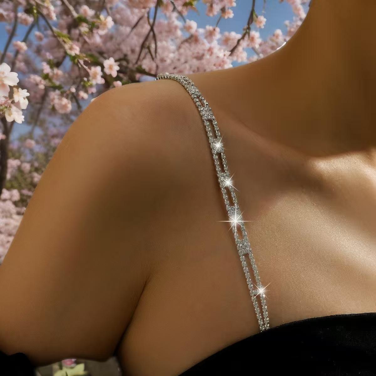 

1 шт. Регулируемый роскошный стразовый ремешок для нижнего белья, сексуальная простая плечевая цепочка, универсальная цепочка для плеч свадебного платья, холтер, цепочка для плеч 1PCS серебряный