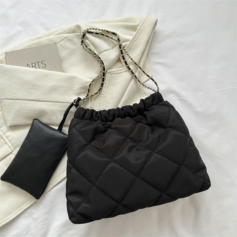 

Сумка-ведро из цельного сплошного цвета для женщин, модная сумка-ведро Lingge Chain Work Commuter Bag (30cm<Max Length<50cm)