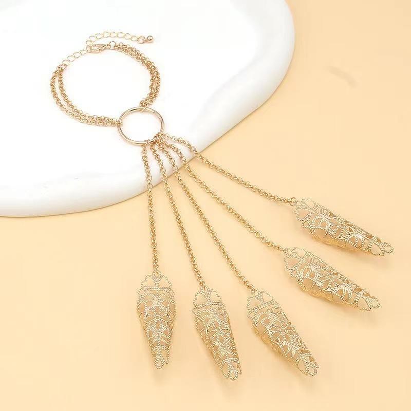1PC European and American jewelry, Gothic Halloween chain finger bracelet, personalized tapered fringed nail back chain