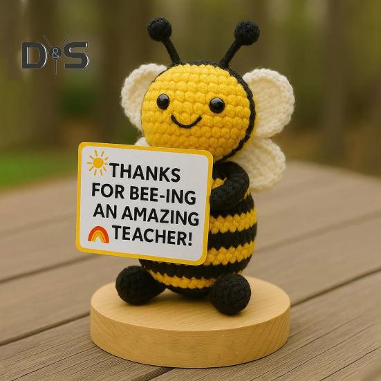 Crocheted Bee Teacher Appreciation Gift Handmade Thankful Bee Ornament with Sign Bee Crochet Doll Gift for Teachers Birthday Teacher's Day
