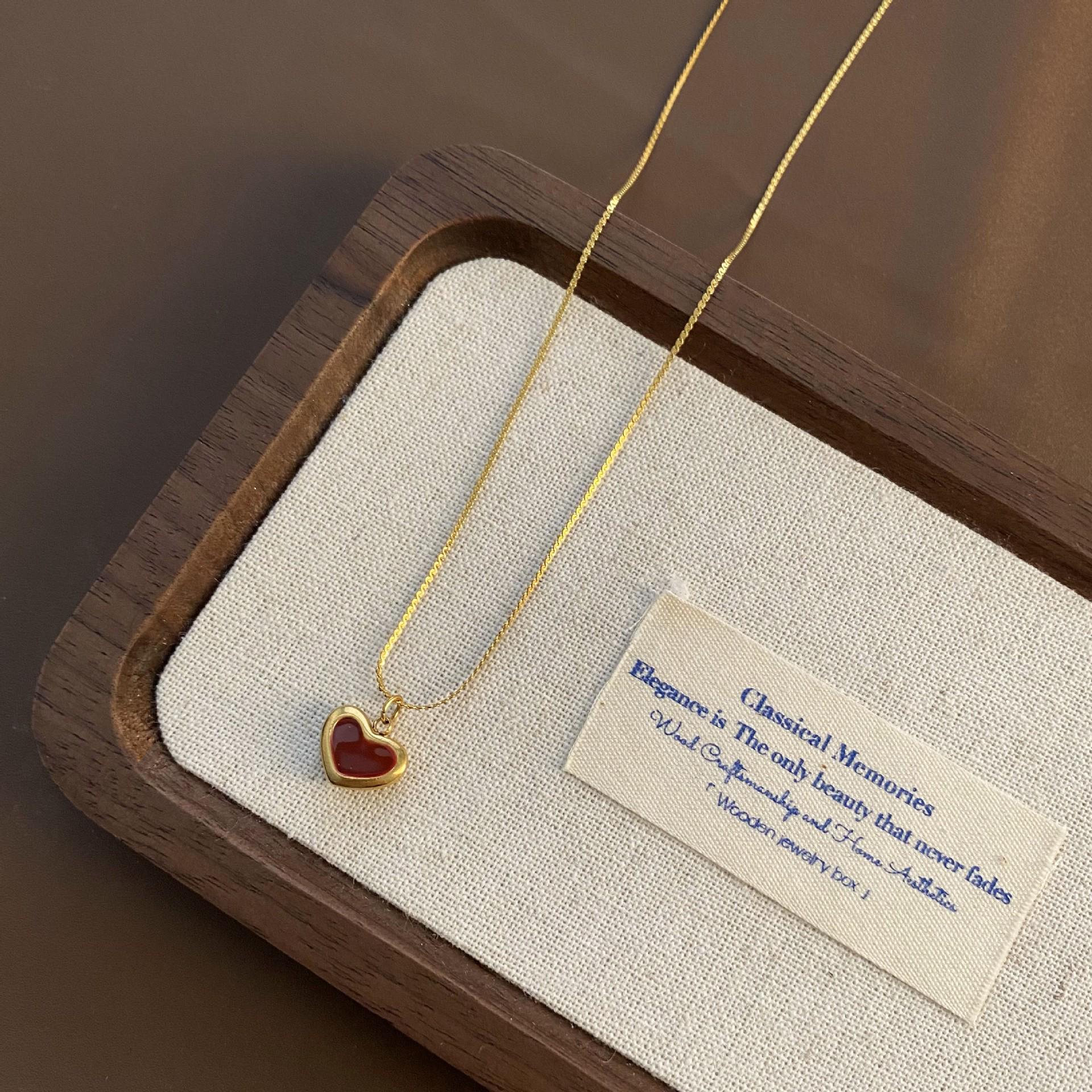 

Korean Style Balloon Dog Pendant Choker Necklace - Cute Three-Dimensional Enamel Design in Titanium Steel