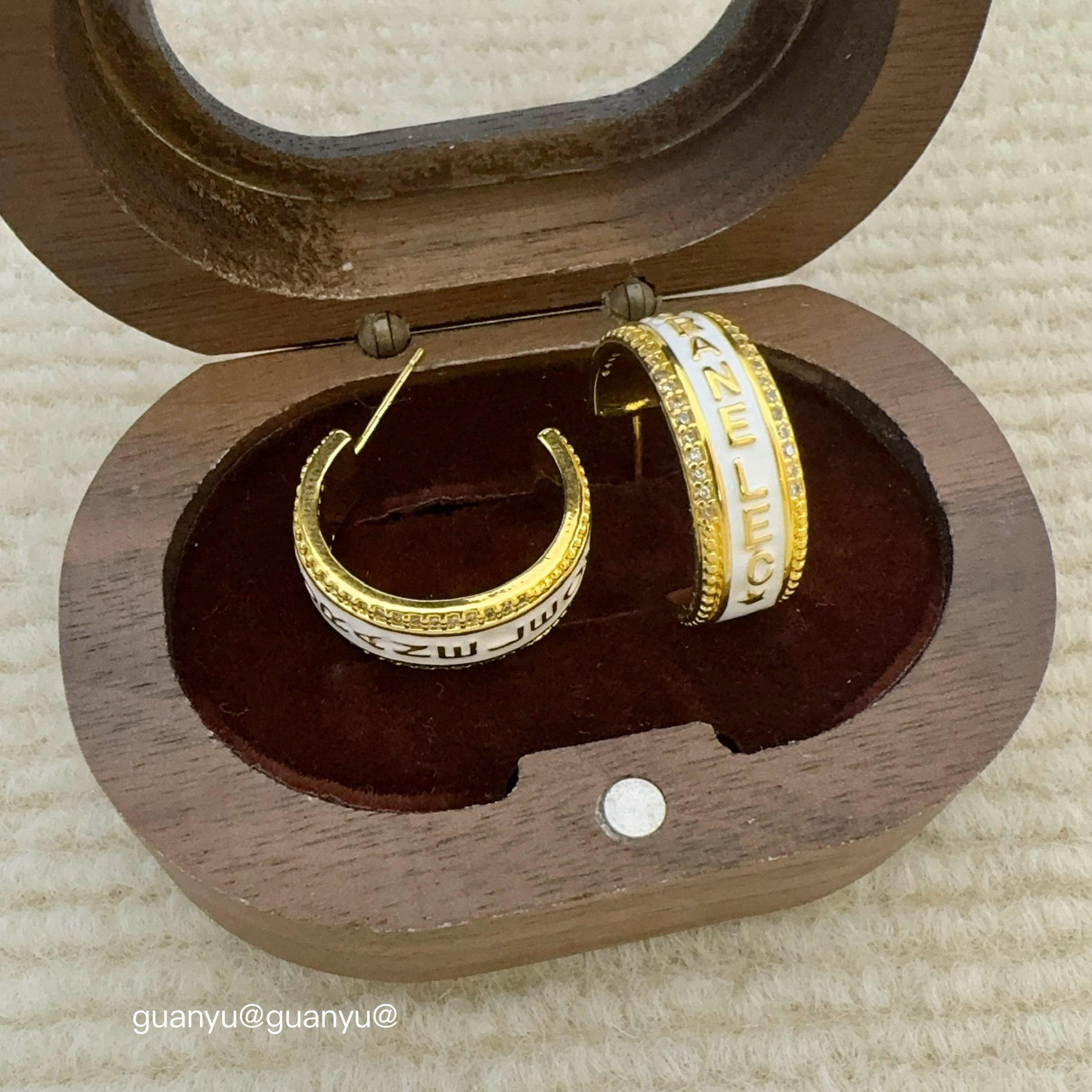 Серьги-пусеты с циркониевыми буквами класса люкс: Элегантные, универсальные женские украшения