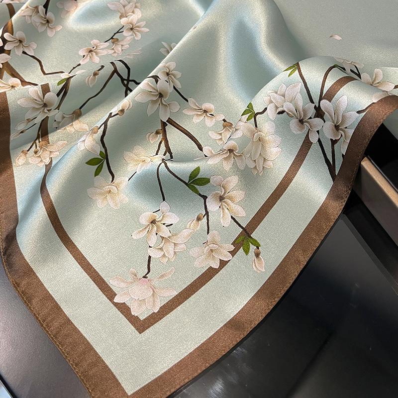 Foulard quadrato piccolo in seta 100% turchese, foulard primaverile e autunnale in seta di gelso, decorazione versatile, piccolo foulard da ufficio per proteggere la colonna cervicale