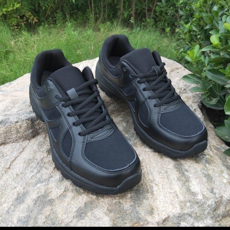 

New training shoes men s ultra-light shock absorption and wear-resistant black running shoes fire training shoes rubber shoes outdoor mountaineering 42