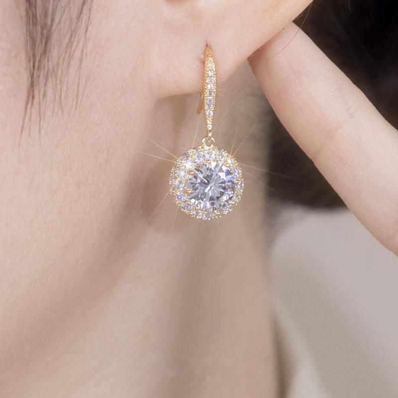 Exquisite High-End Flashy Diamond Earrings with Simple Luxury Design