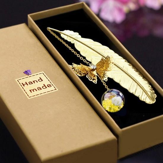 Bookmark Vintage Metal Feather Bookmark Realistic 3D Butterfly Pendant Dried Flower Book Lovers Teachers Gift Book Accessories with Gift Box