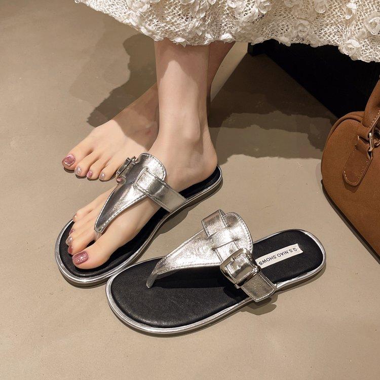 Korean retro simple triangular toe cool slippers women's summer wear 2025 new flat flip-flops beach shoes