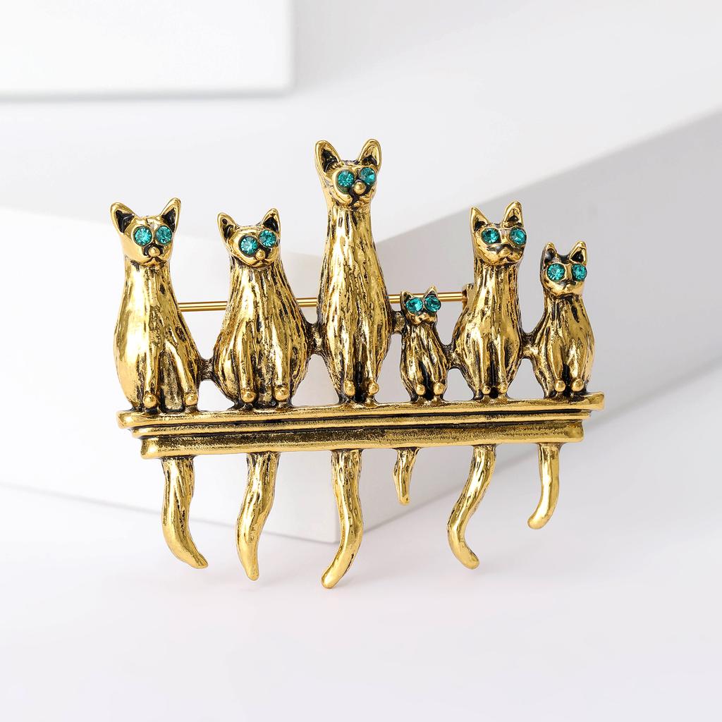 Vintage Enamel Cat Brooches for Women Rhinestone Animal Kitten Pins Event Party Gifts Backpack Decoration Clothes Accessories