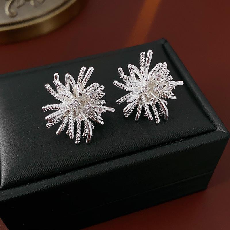 Cold wind super flash zircon snowflake fireworks stud earrings temperament versatile earrings earrings