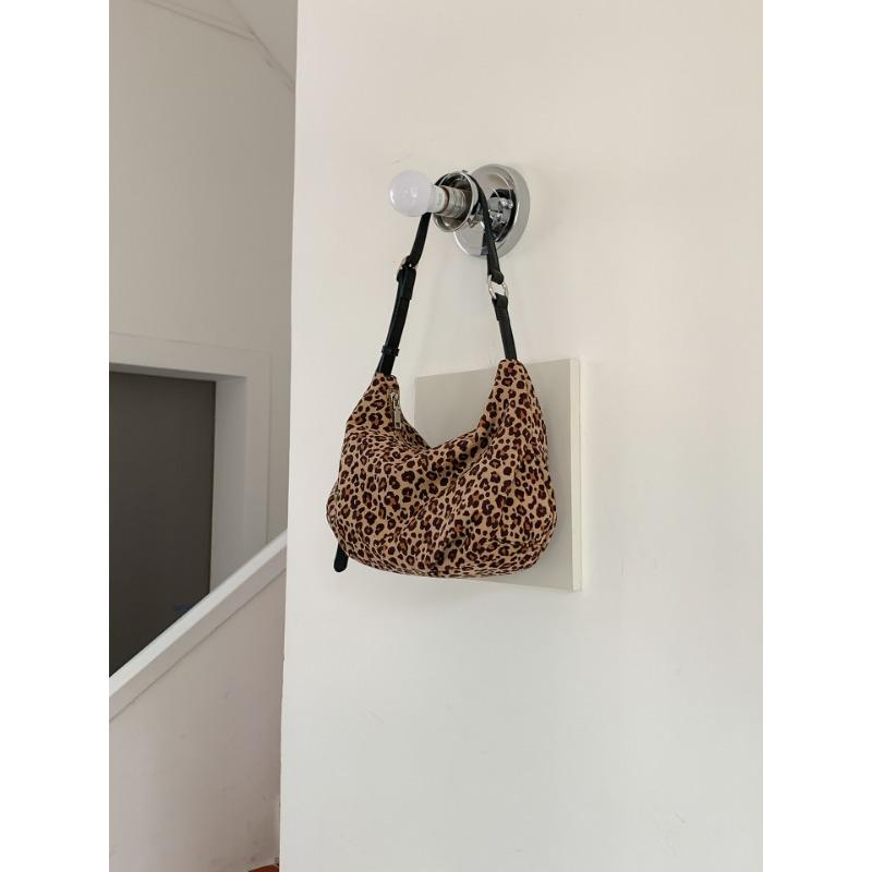 

Leopard print bag trend large capacity soft surface commuter women s bag fashion new nylon shoulder bag women