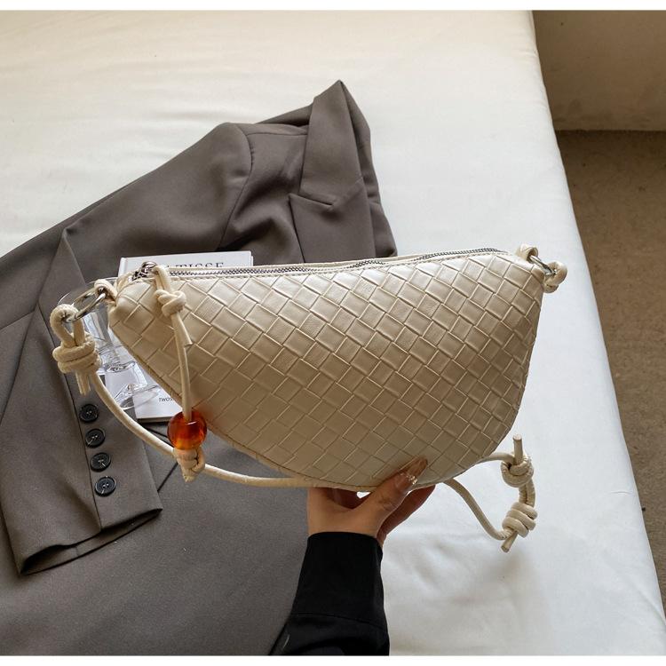 Unique niche woven bag women's 2025 new exquisite versatile messenger bag super fire shoulder armpit dumpling bag