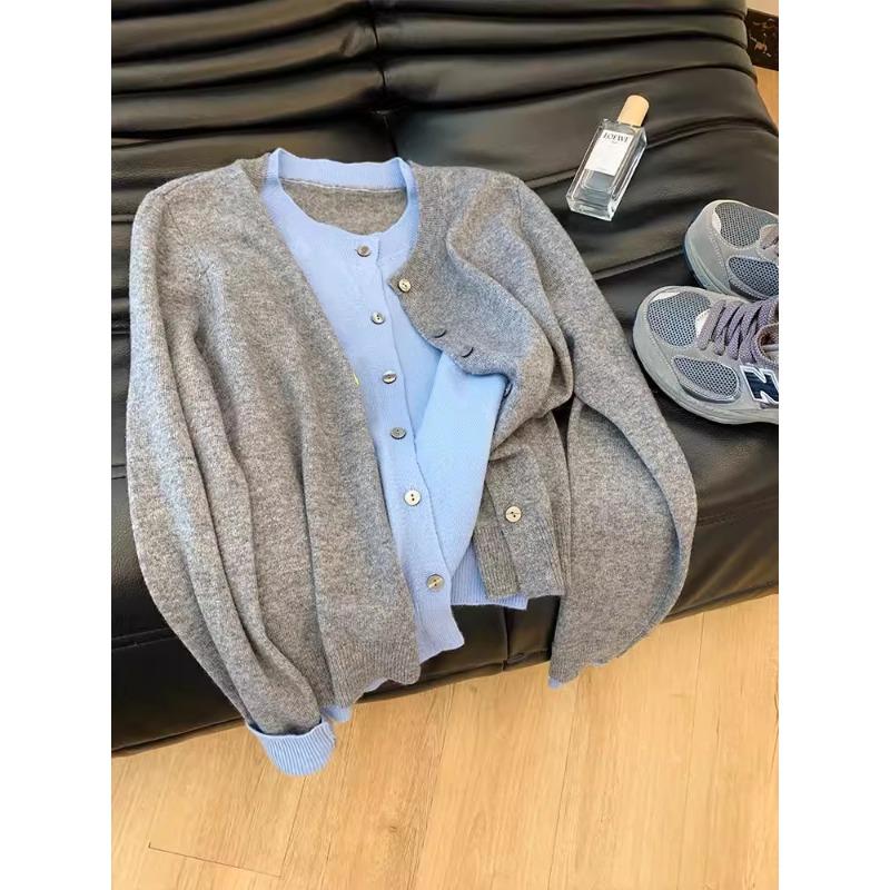 

Early autumn new fake two pieces contrasting colors thin temperament knitted cardigan thin top women s long-sleeved design sense niche One Size