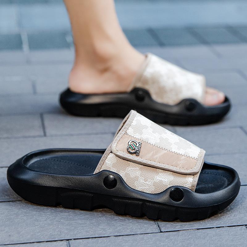 New sandals lightweight soft-soled slippers men's sandals trendy and versatile summer wading beach shoes