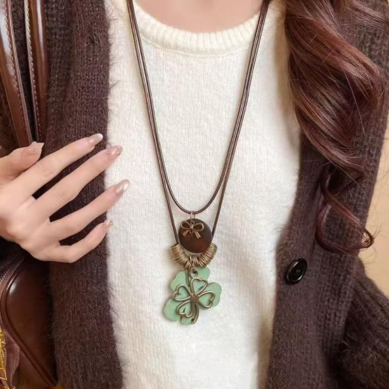 Feather Leaf Pendant Necklace New Chinese Style Vintage Ethnic Double Layered Lightweight Jewelry for All Day Comfort Wear
