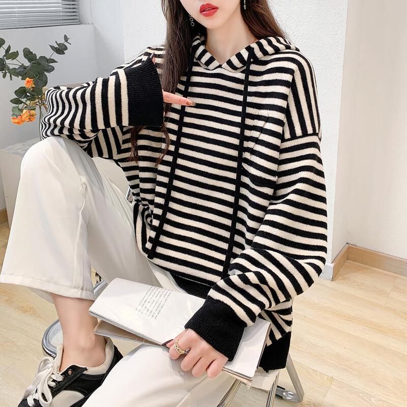 

Mokana Women s Hooded Long-Sleeve Sweater One Size