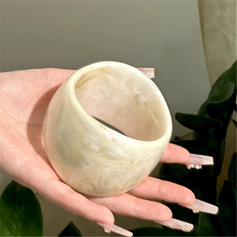 Exaggerated Fashion New Resin Beige Wide Layering Bracelet With Gradient Irregular Geometric Bracelets Women Jewelry Accessory