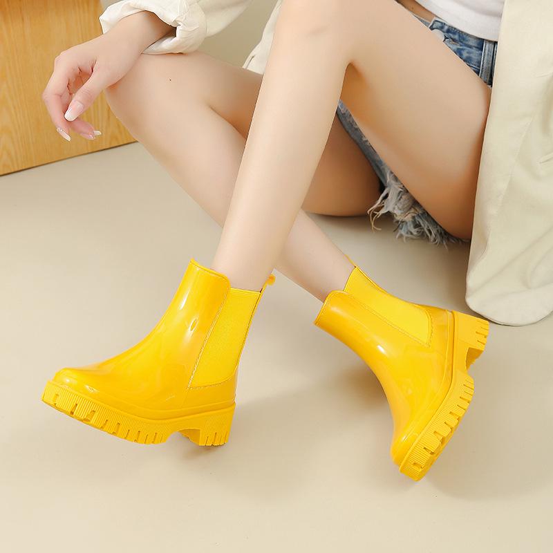 Korean Mid-Tube Women's Rain Boots: Wear-Resistant, Waterproof and Non-Slip with Soft Soles. Ideal for Outdoor Use.
