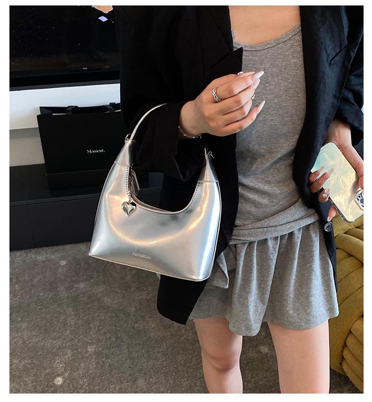 Premium sense niche bag women's summer 2025 new fashion shoulder messenger bag Korean version glossy portable dumpling bag